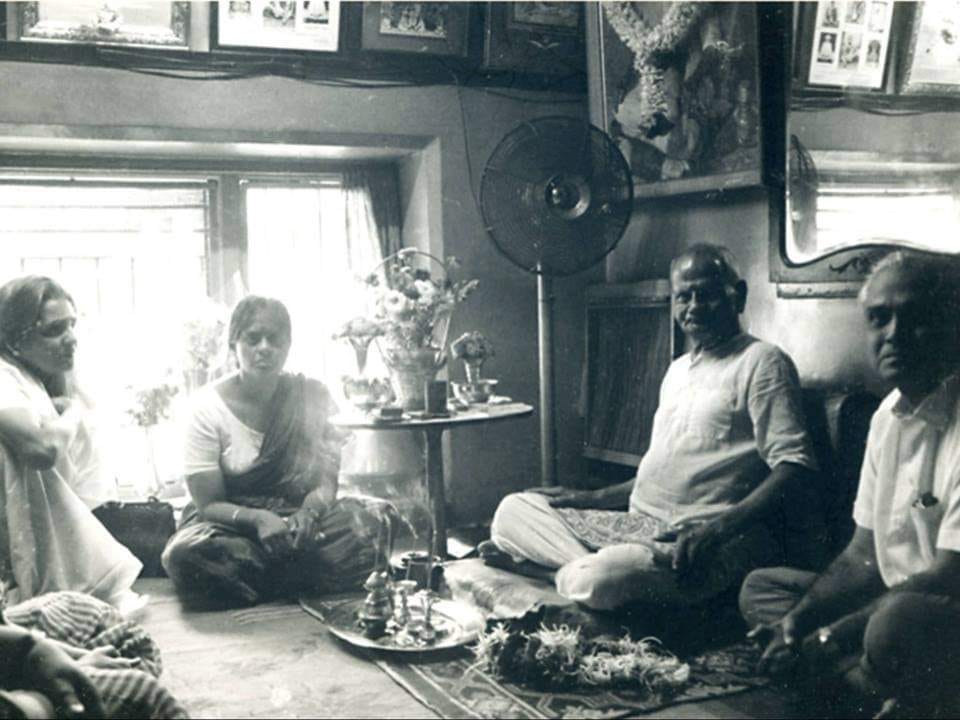 Nisargadatta Maharaj giving satsang